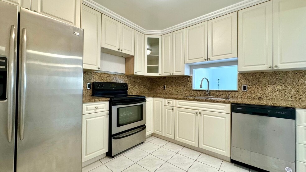 Kitchen - 130 S Shore Dr