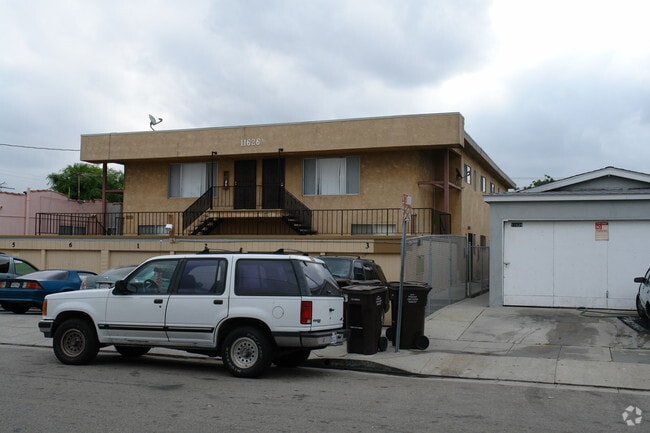 Building Photo - 11626 Cedar Ave.