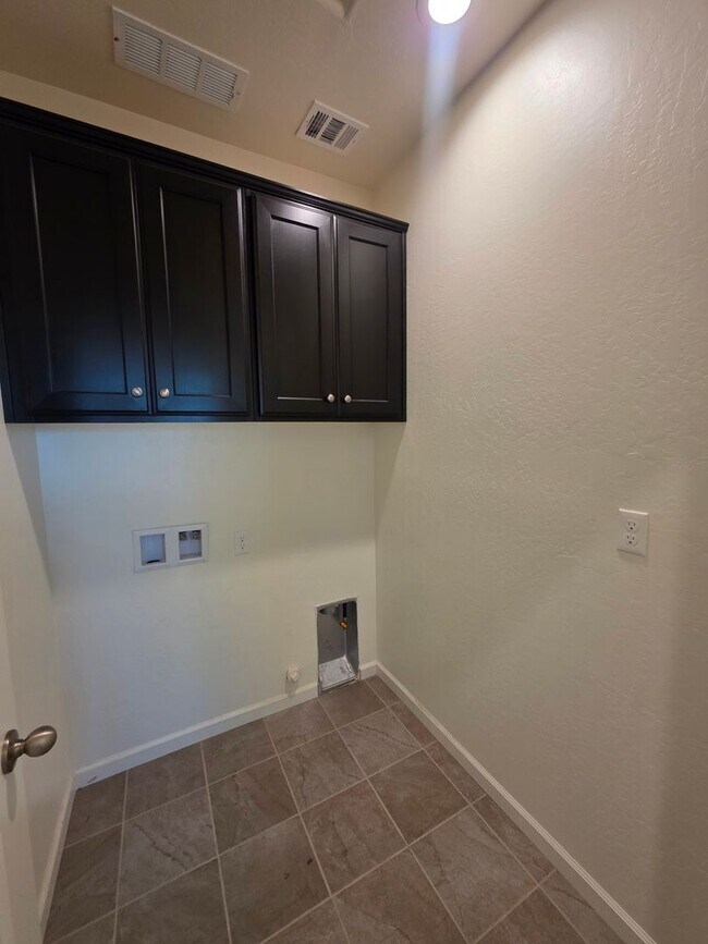 Building Photo - 1774 Bolton Ave