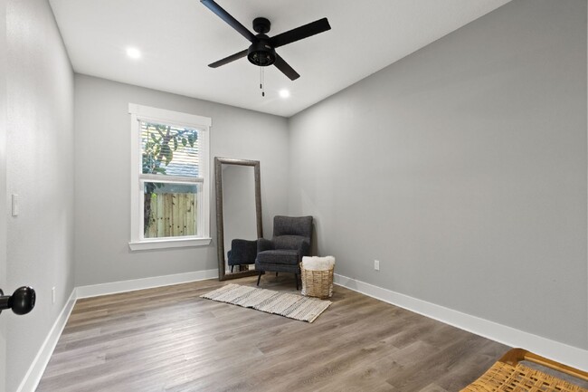 Building Photo - Charming Tampa Rental - Perfectly Located ...