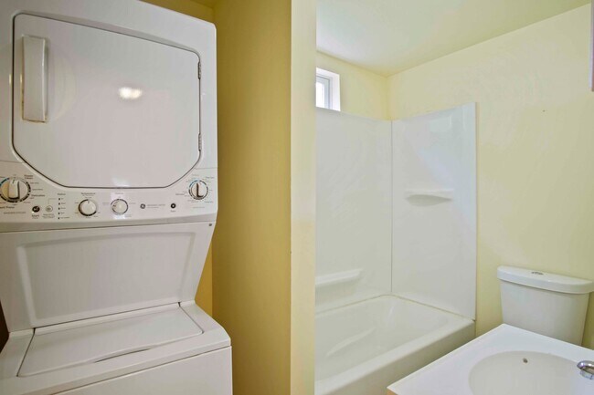 Building Photo - Germantown Home Available Now
