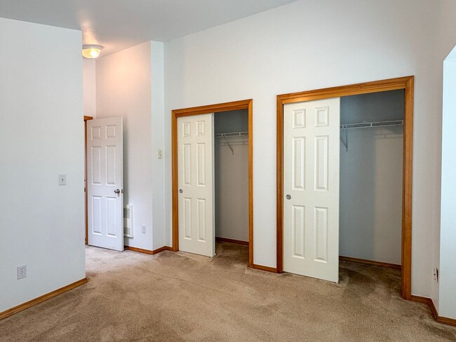 Building Photo - Updated 3 Bed, 2.5 Bath Pinehurst Townhome...