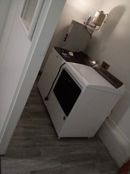 Building Photo - 14 Flint Dr