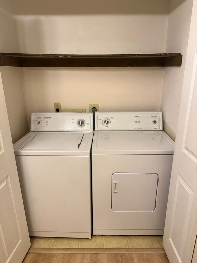 Building Photo - 2BR/2BA | Newly Renovated Condo| Nice views of grassy area | Community Pool!