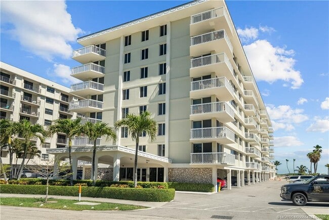 Building Photo - 125 S Ocean Ave