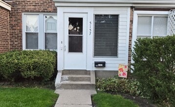 Building Photo - 5157 W Ainslie St