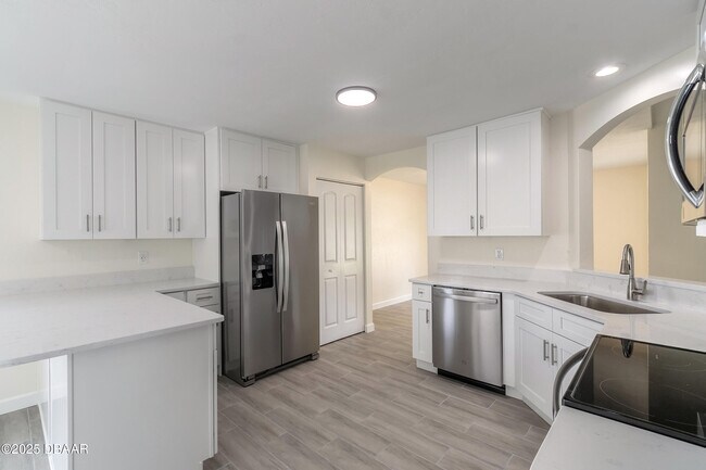 Building Photo - 1431 Victory Palm Dr