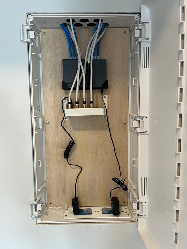 Building Photo - 145 Evergreen Way