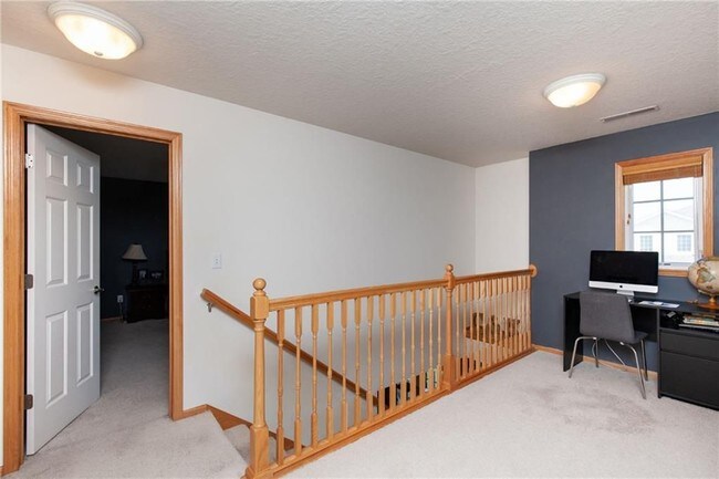 Building Photo - 946 Red Hawk Way SE