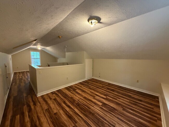 Building Photo - 207 Goodman Pl
