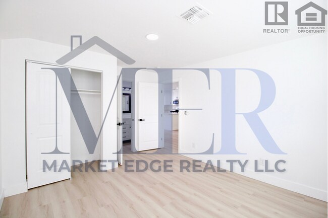 Building Photo - 4Bed/2Bath Home at Indian School/15th Ave!...