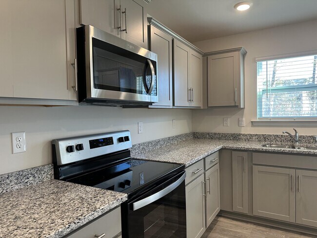 Building Photo - 6017 Northway forest Dr