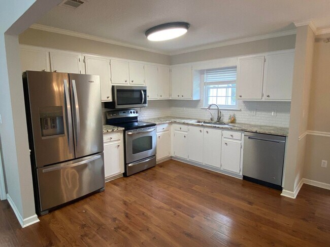 Building Photo - 654 Tara Ln