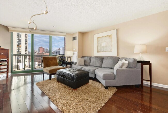 Building Photo - 111 W Maple St