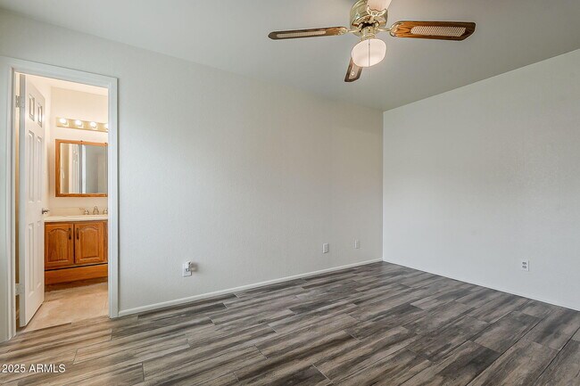 Building Photo - 5136 E Evergreen St