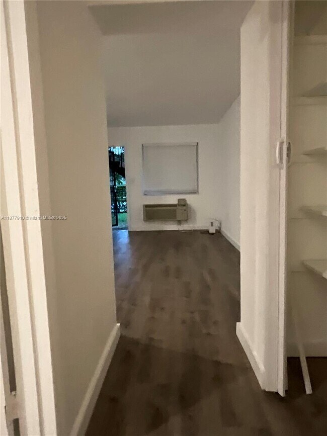 Building Photo - 3333 NW 5th Ave