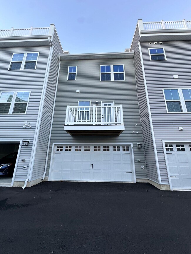 Building Photo - 8626 S Park Dr