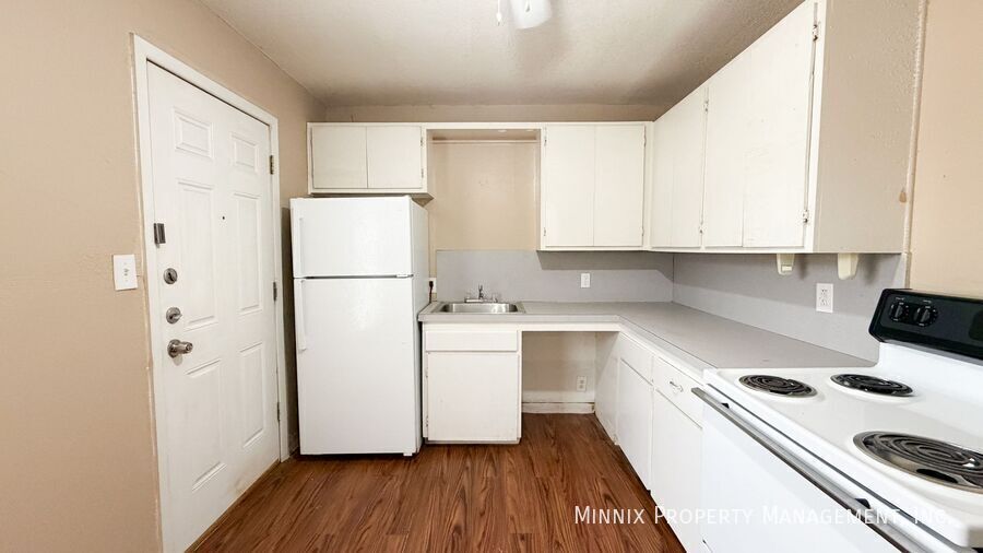 Building Photo - 310 E Lynn St