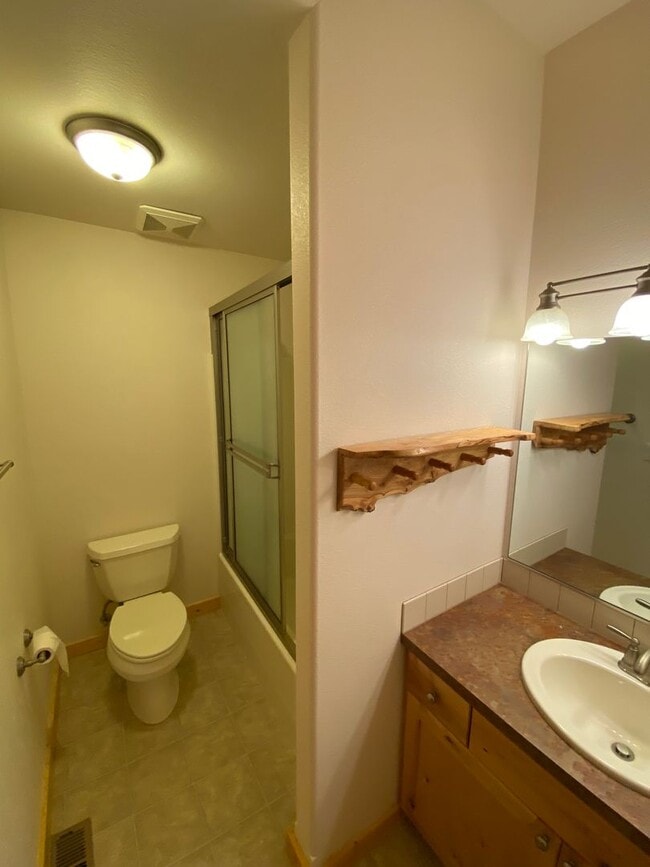 Building Photo - THE VINYARDS AT STONERIDGE (APP#42)