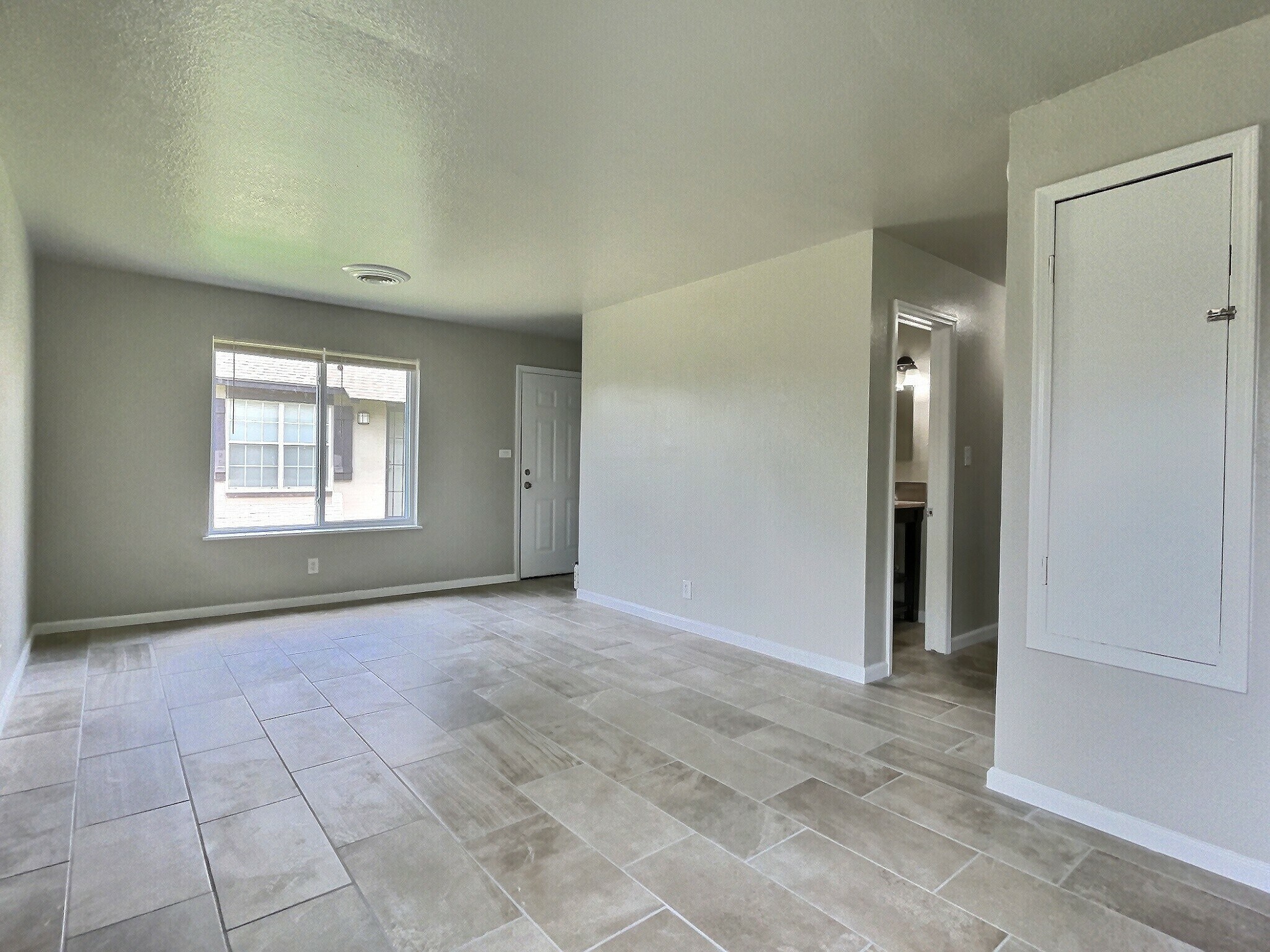 Building Photo - 6120 S Madison Plz