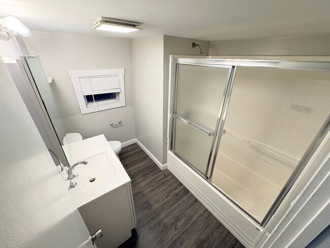 Building Photo - 72 Wales St