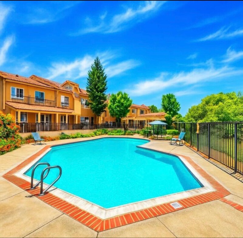 Building Photo - 9205 Camino Del Verde