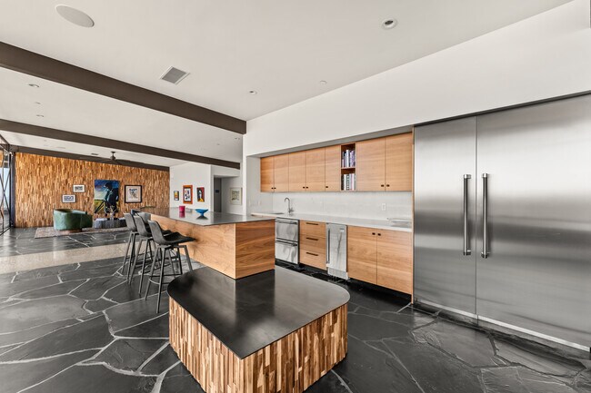 Building Photo - 4925 E Red Rock Dr