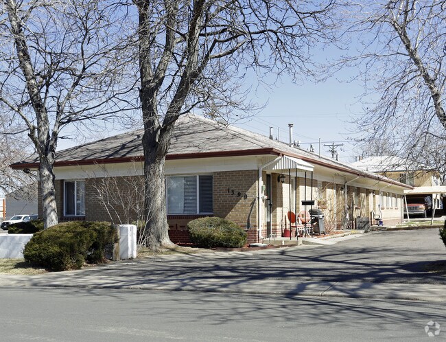 Primary Photo - 1390 Kingston St