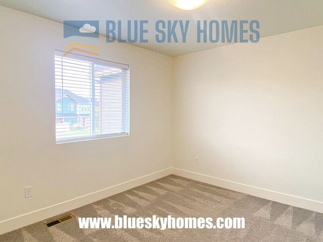 Building Photo - 1836 E Knobcone Dr