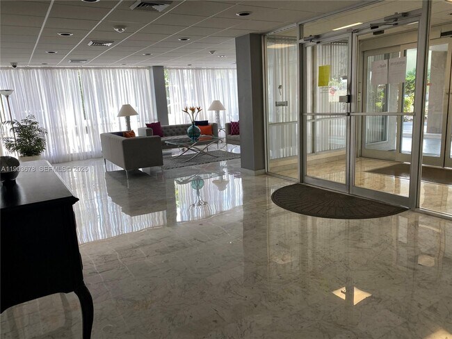 Building Photo - 1625 SE 10th Ave