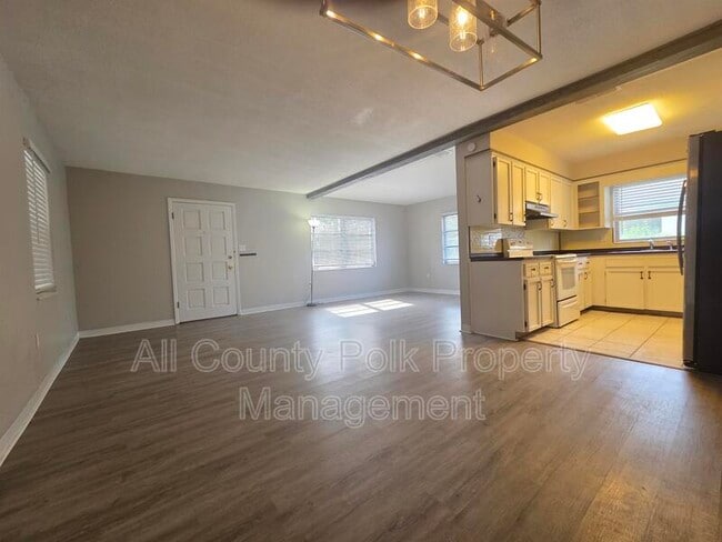 Building Photo - 602 SE 5th St