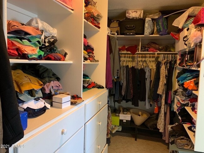 Building Photo - 1190 N Meadows Dr