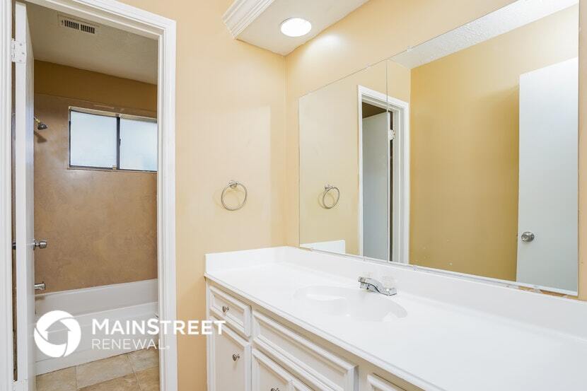 Building Photo - 15514 Cabildo Dr