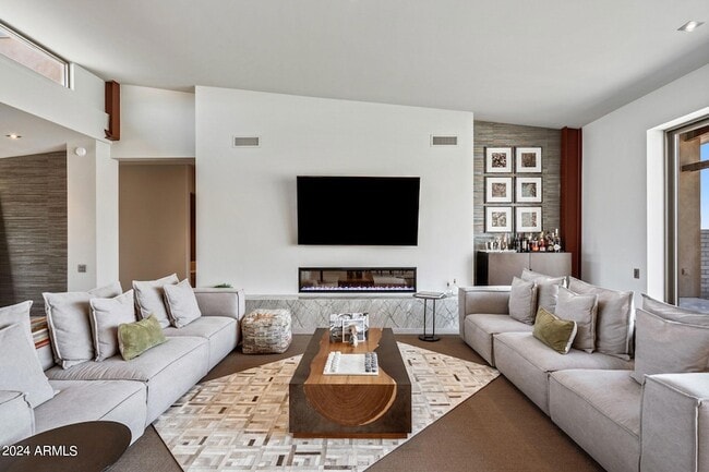 Building Photo - 15212 N Sandy Blf Rd