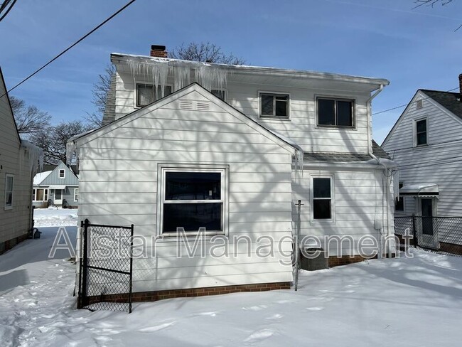 Building Photo - 6207 Gerald Ave