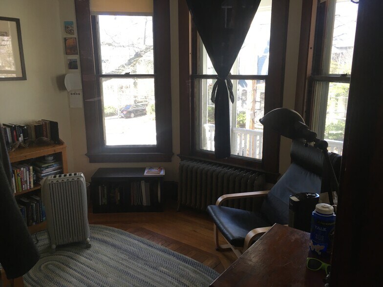 front bedroom - 266 Willow St