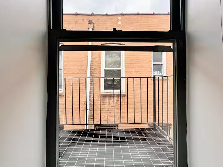 Building Photo - HDTV Room, Laundry, AC, 26 mins to Manhatt...