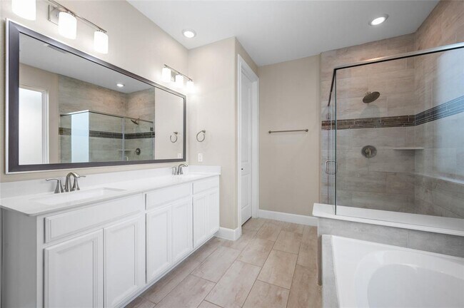 Building Photo - 14014 Phelps Dr