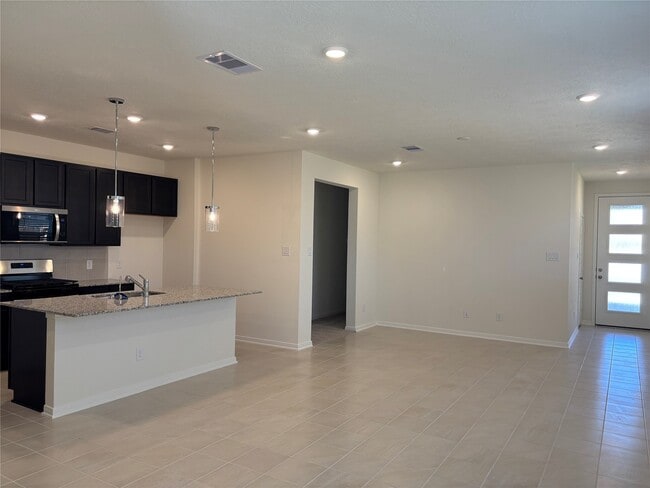 Building Photo - 4872 Sun Fls Dr