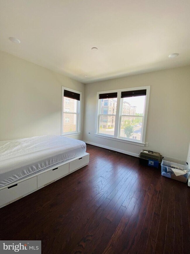 Building Photo - 13348 Sherwood Park Ln