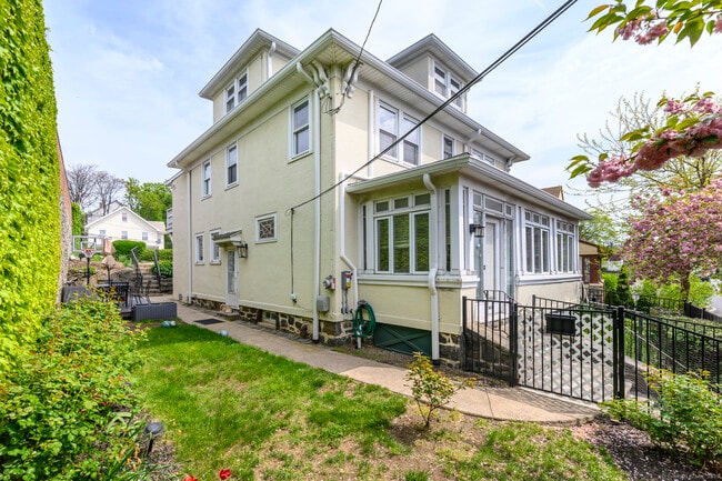 Building Photo - 291 Delavan Ave