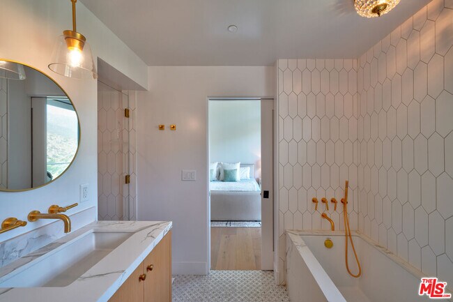 Building Photo - 6208 Tapia Dr