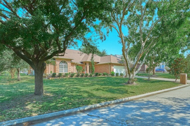 Building Photo - 121 April Waters Dr N