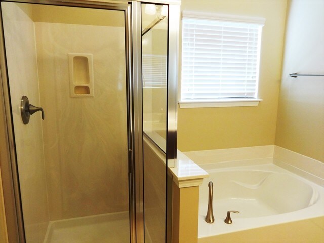 Building Photo - 515 Crossland Dr