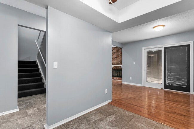 Building Photo - 561 NW Valleybrook Rd
