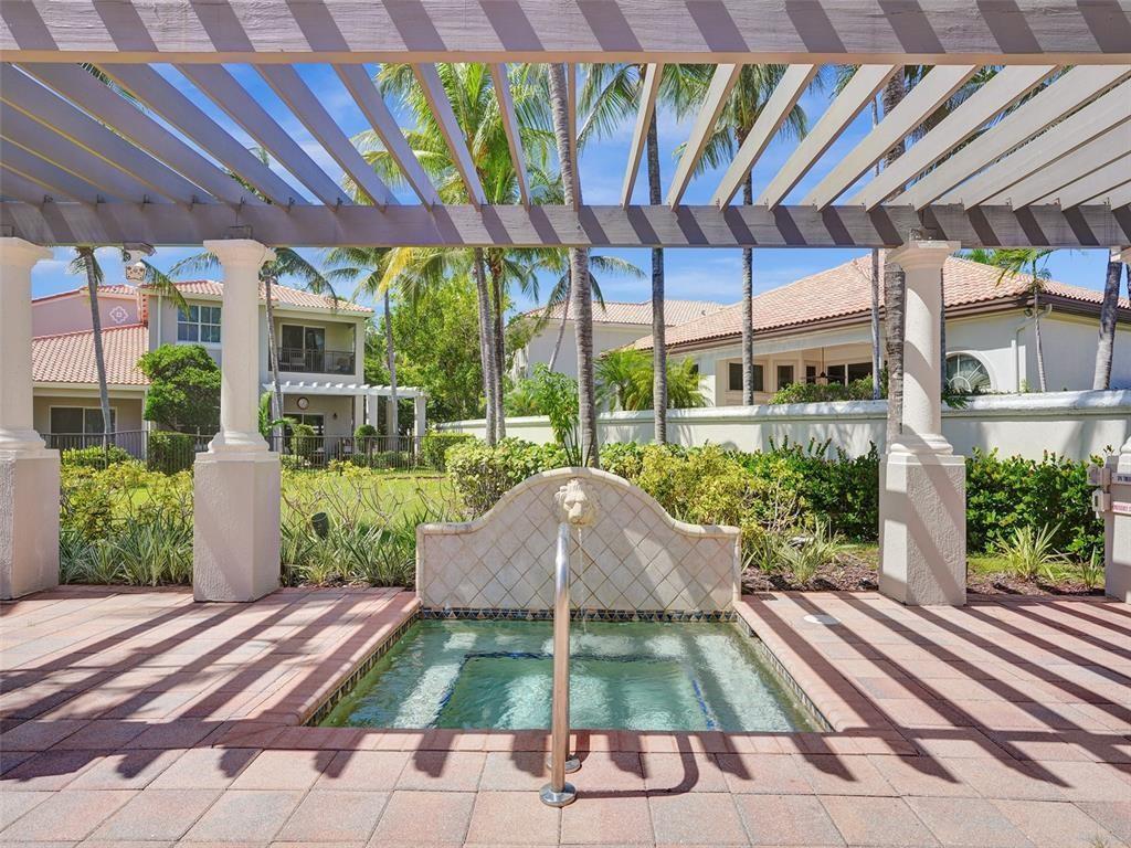 Building Photo - 886 Spinnaker Dr W