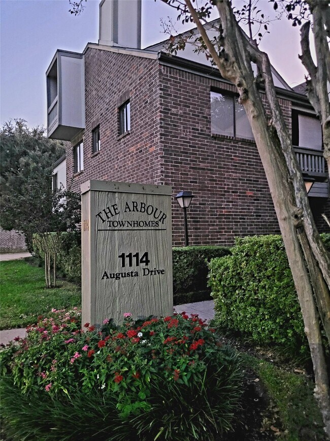 Building Photo - 1114 Augusta Dr