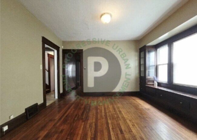 Building Photo - 9611 Larnder Ave
