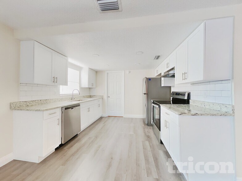 Building Photo - 15936 Winding Dr