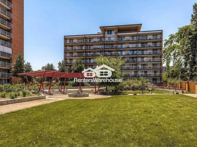 Building Photo - AVAILABLE NOW 1 Bed 1.0 Bath Condo with Sp...